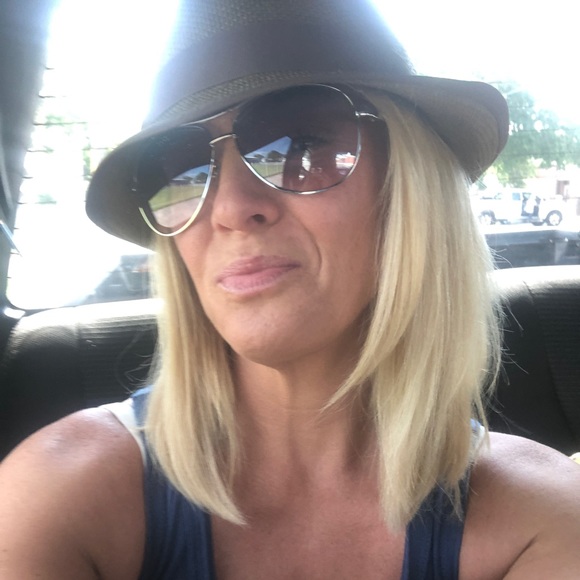 Meet your Posher, Sunshine - Picture 2 of 13